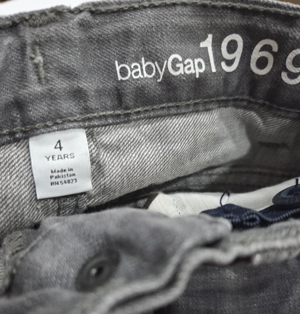 NWT GAP Men's Classic Gray Skinny Jeans  Sz.4